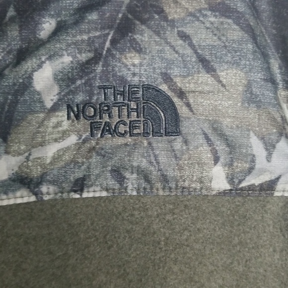 North Face Half Zip Tundra Pullover - Picture 5 of 8